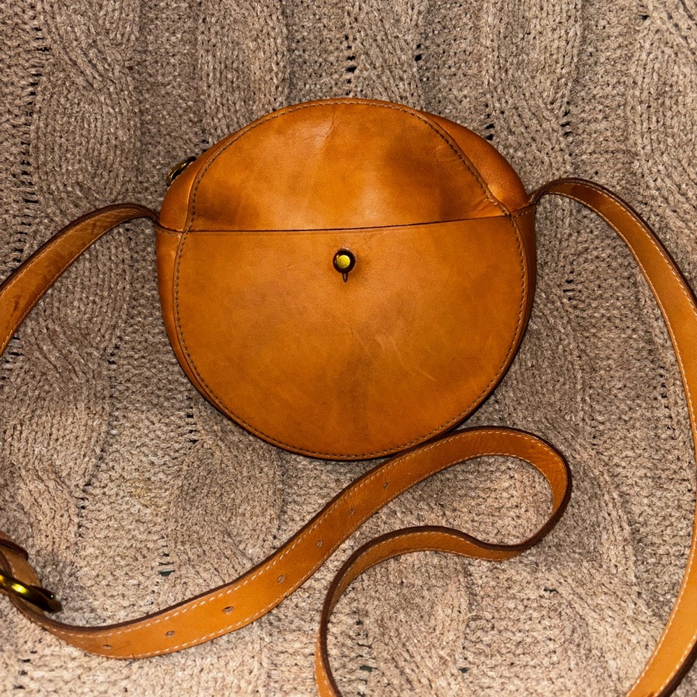 Madewell Simple Circle Crossbody Bag Light Tan Leather with Adjustable Strap
